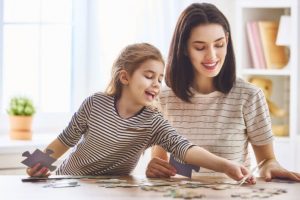 Mom-and-daughter-doing-puzzle-696x473